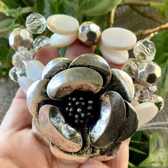 VINTAGE SILVER ANTIQUE FLOWER BEADED NECKLACE + STRETCH STATEMENT BRACELET⭐️NEW - Picture 2 of 13